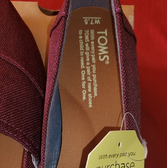 TOMS - Picture 3 of 3